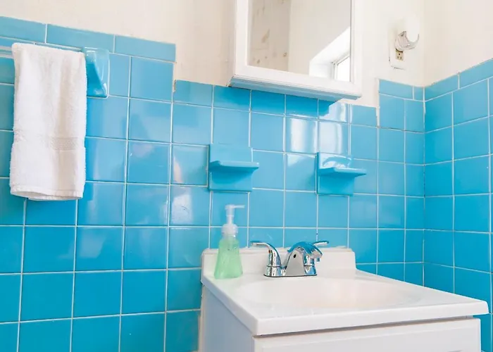 Stylish - 2 Queen Bed - Easy Hospital Access Apartment *