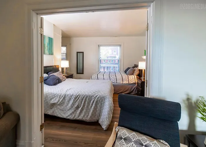 Stylish - 2 Queen Bed - Easy Hospital Access Apartment