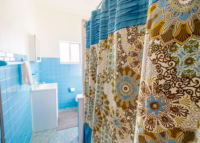Stylish - 2 Queen Bed - Easy Hospital Access Apartment *